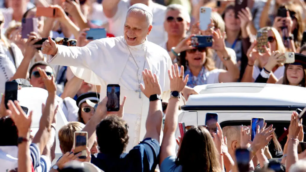 Paris recebe o Papa para uma visita que inclui Missas na Catedral de Notre Dame e em Lourdes. A ida dele para a França …