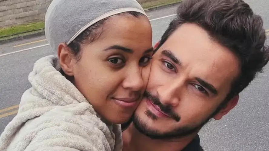 Filipe Bragança e Ramille não são mais um casal. A assessoria confirmou que o namoro que começou nos bastidores de Cora…