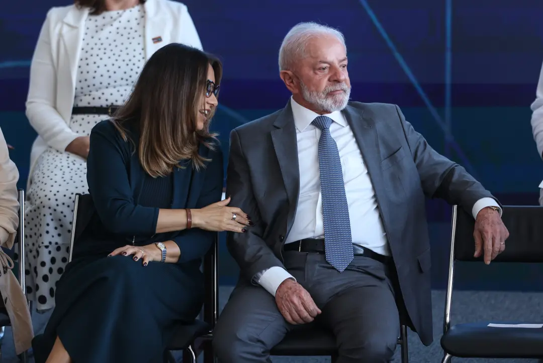 Ministra Fernanda Machiavelli, desde março, tá sendo citada por Lula e Janja como exemplo a ser seguido nas redes. Isso…