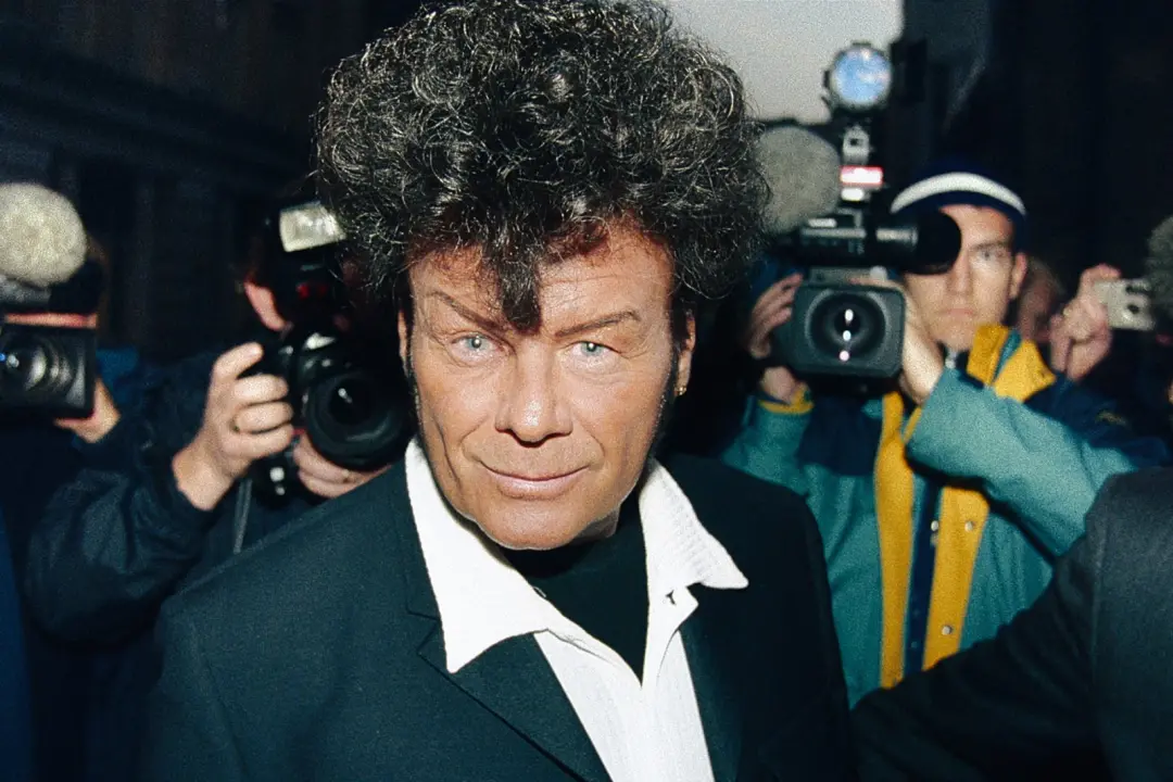 Hunting Gary Glitter foi retirado das próximas estreias da Netflix após novas informações legais. É um lance de gente f…