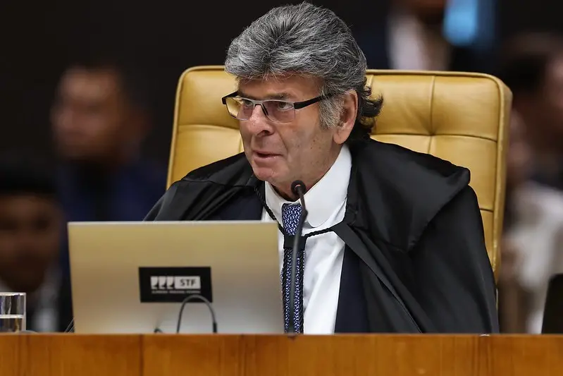 Ministro Fux deu 10 dias para Alcolumbre se posicionar sobre os registros de entrada de Vorcaro e Barci. O Senado preci…