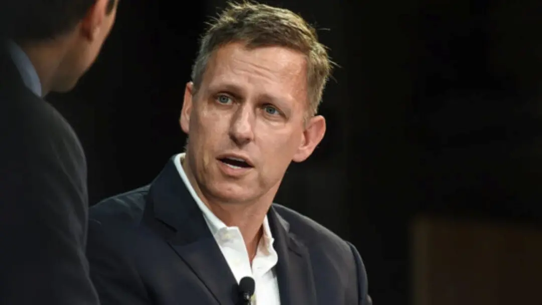 Mais de 120 jornalistas do Business Insider e Politico protestaram contra a premiação de Peter Thiel pela Axel Springer…