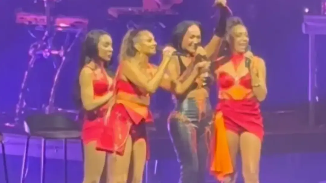 Wembley recebeu o trio Alesha Dixon, Sabrina Washington e Su-Elise Nash para um show de reencontro, mas a briga da Mis-…