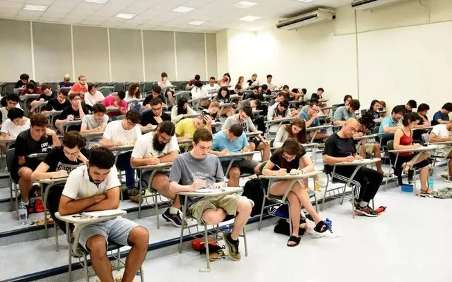 58.431 candidatos disputando 2,5 mil vagas na Unicamp no vestibular 2027, o menor número desde 2016. A migração para ou…