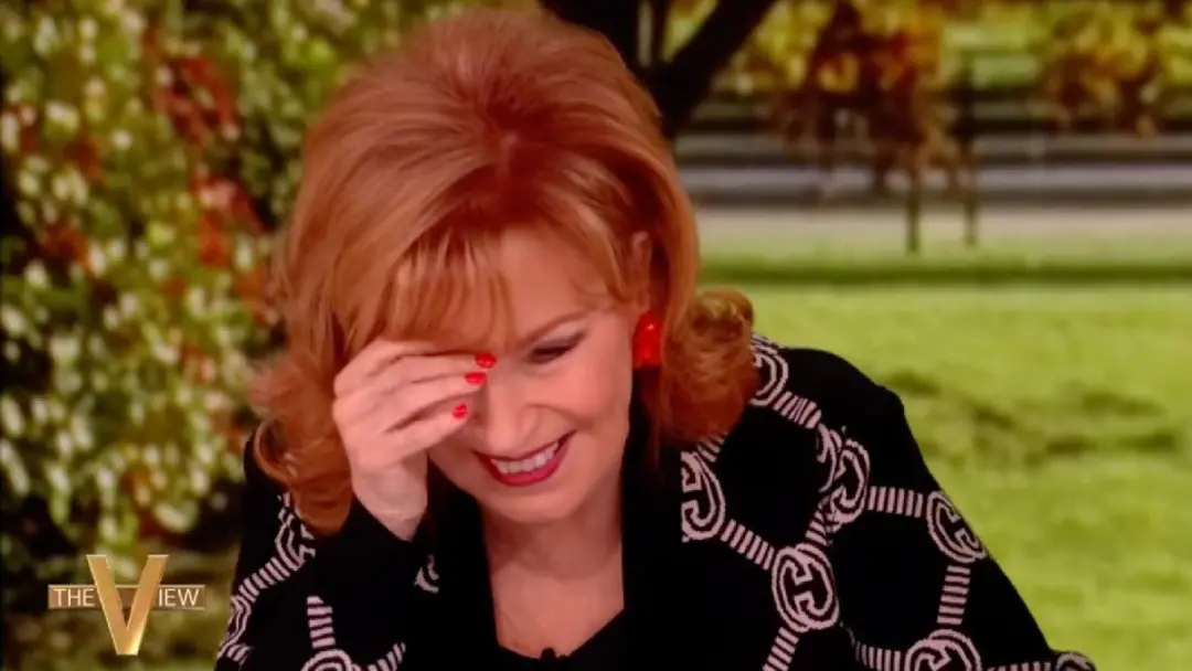 Hosts do The View riram da sugestão de Trump de chamar IA de Super Inteligência. A Sara Haines apontou que o presidente…