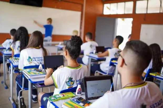 Goiás superou a expectativa em Leitura com 410,5 pontos no Pisa 2025, mas ficou 12,4 pontos abaixo do esperado em Matem…
