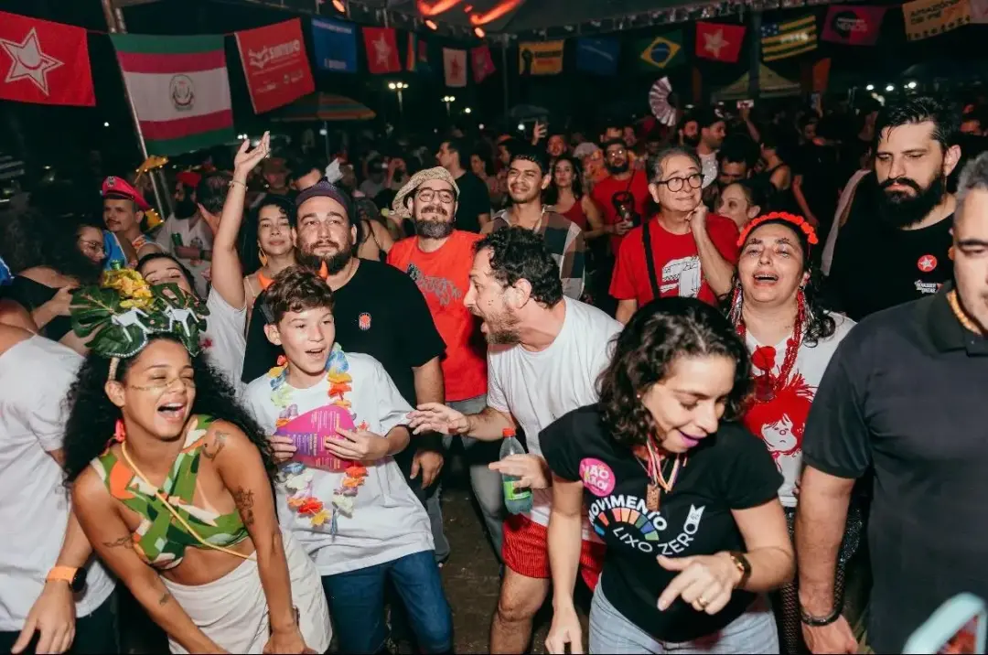 Praça do Centopeia recebe a Prainha do Bora Lula neste domingo, 27, começando às 16h. A ideia é juntar gente para um di…