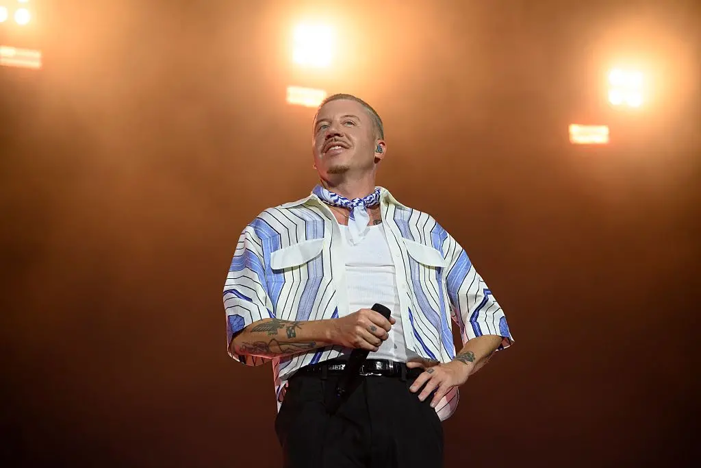 Macklemore volta aos palcos em show no Red Rocks, seu primeiro desde que saiu da turnê com Ed Sheeran. O preço dos ingr…