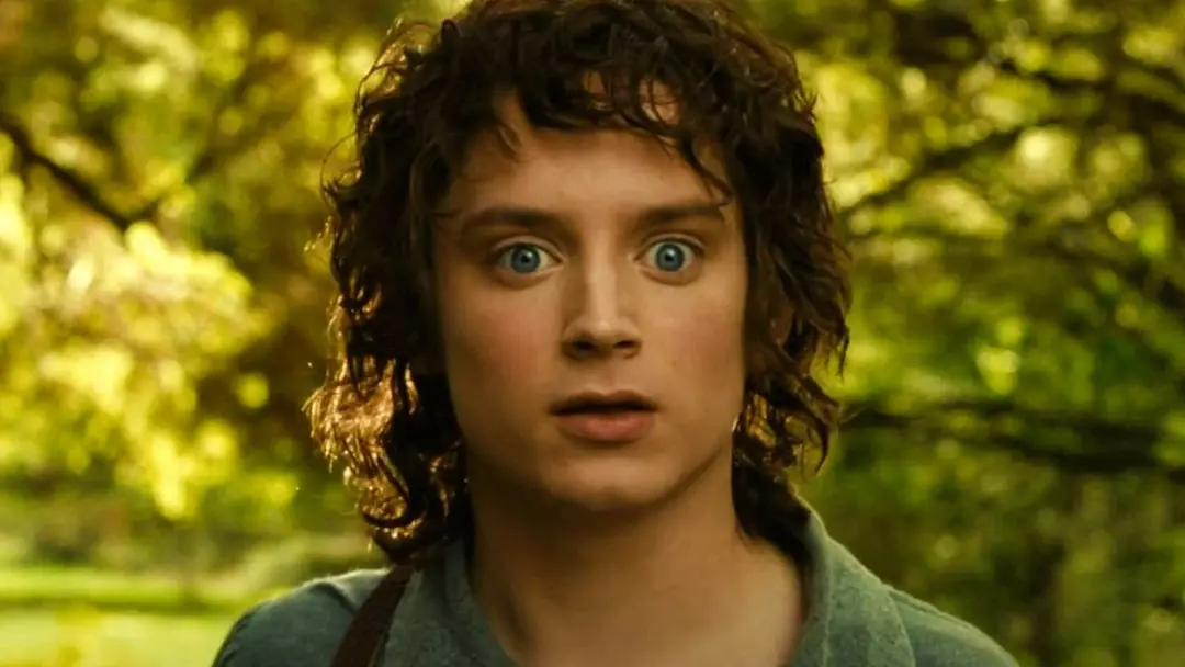 Elijah Wood como Frodo Baggins confirmado para a nova fase de O Senhor dos Anéis: A Caçada por Gollum. Pelo que vi, o p…