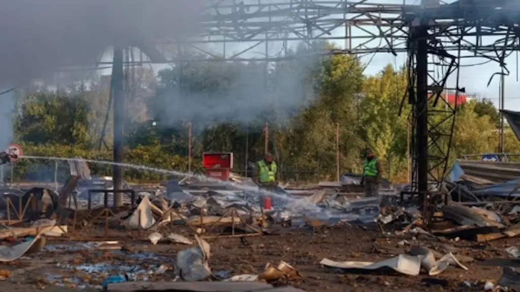 Kiev sofreu ataque de drones russos nesta manhã, resultando em duas mortes e 22 feridos, atingindo infraestrutura ferro…