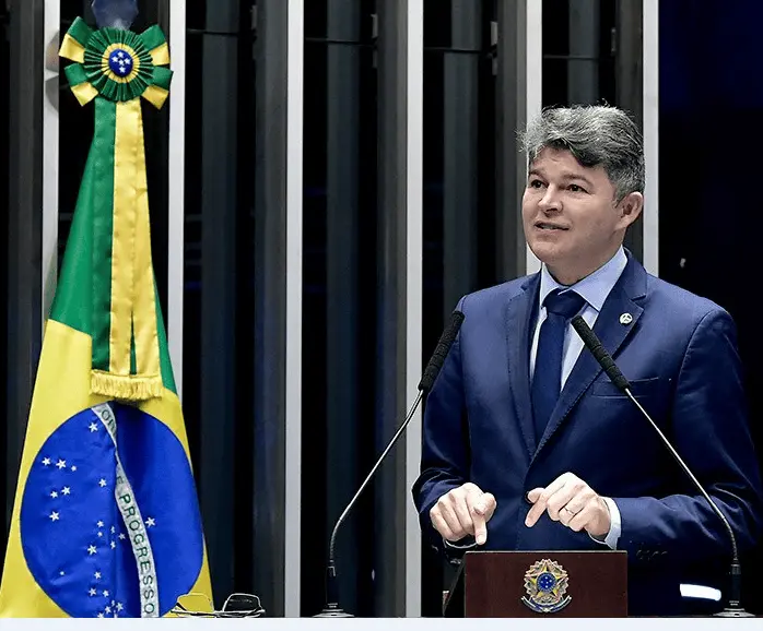 José Medeiros, deputado do PL, disse em áudio que seu eleitor ora para alienígena e bebe detergente em Mato Grosso. Ess…