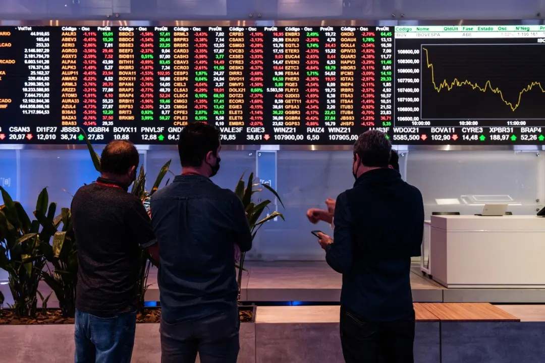 188.099 pontos, o Ibovespa voltou à alta após a volatilidade da abertura com a notícia da pesquisa eleitoral. O mercado…