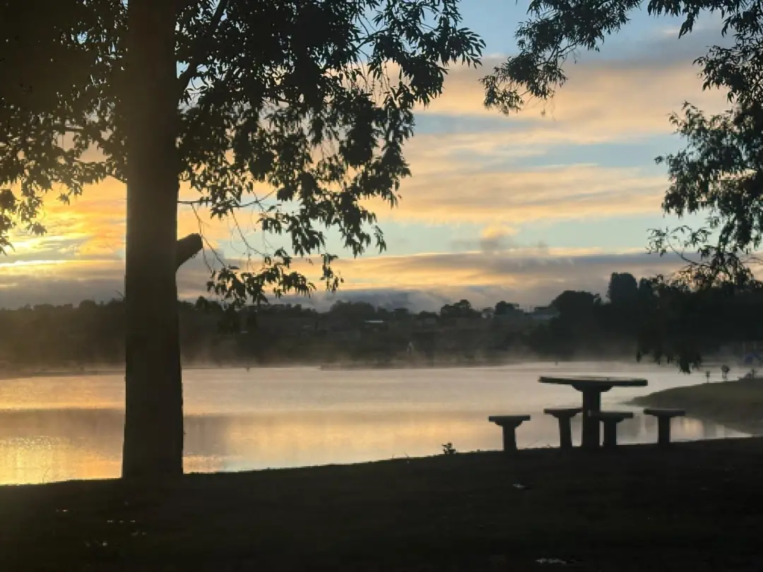 153 cidades do Paraná têm alerta laranja por queda de temperatura, caindo entre 3ºC e 5ºC. Isso gera um leve risco à sa…