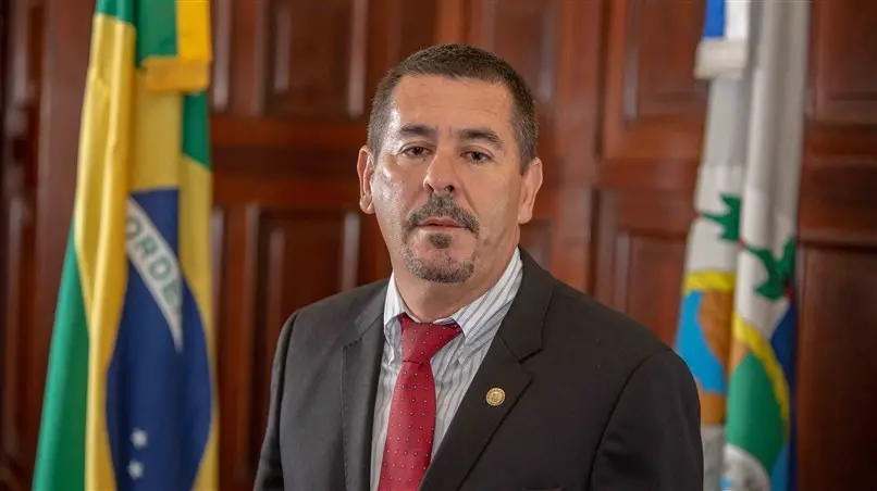 Val Ceasa e Chiquinho da Mangueira mantiveram as candidaturas barradas pelo TRE-RJ, com o caso de Val Ceasa ligado a in…