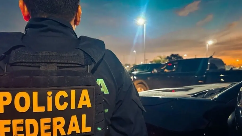 Mais de 400 mil reais em fraude bancária na Caixa. A suspeita usou documentos falsos para alterar biometrias e acessar …