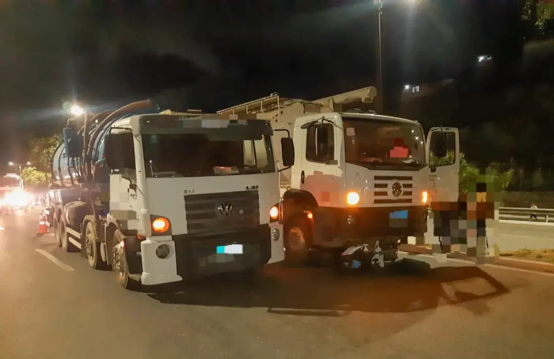 Em Abreu e Lima, na BR-101, uma motociclista de 51 anos morreu após cair ao tentar passar entre dois caminhões. Essa te…