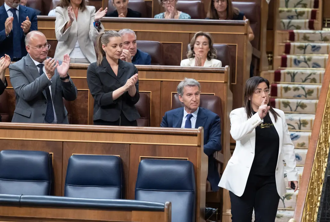 O ambiente tóxico no Congresso virou coisa real, com gás pimenta chegando lá. Essa situação mostra como o desgaste polí…