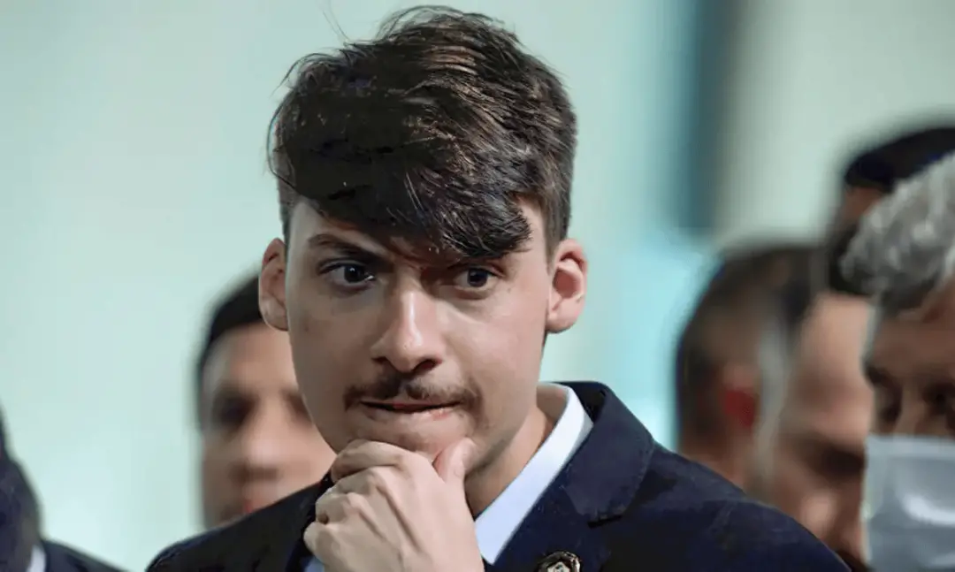 Jair Renan Bolsonaro foi criticado por um colega na Câmara de Balneário Camboriú ao pedir abono de falta para não ter d…