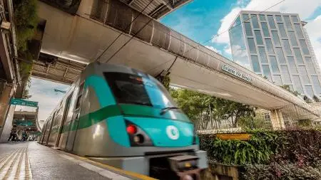 Linha 9-Esmeralda da ViaMobilidade tá com lentidão em São Paulo por risco de deslizamento. É preocupante a infraestrutu…