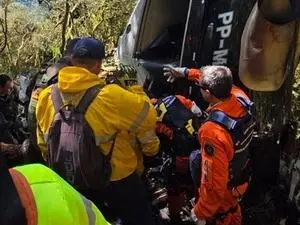 Corpos de Rick e outras quatro vítimas de queda de helicóptero foram liberados às famílias. Essa perda é um lembrete fo…