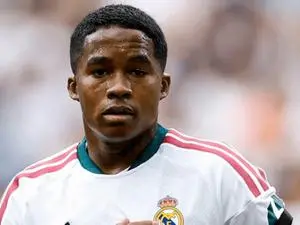 Endrick pode deixar o Real Madrid em janeiro, atraindo interesse de dois times. A movimentação no mercado mostra a inst…