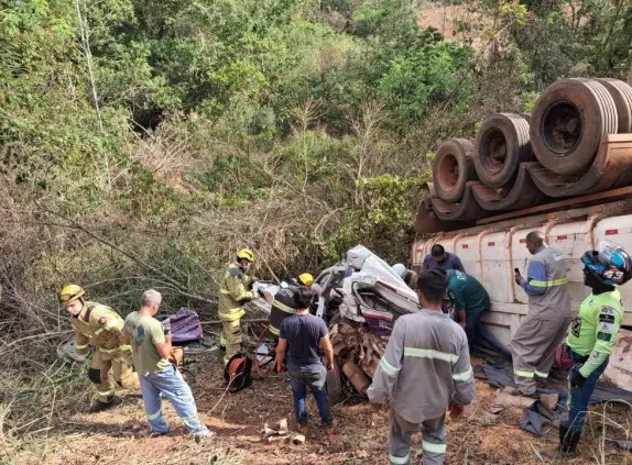 Na GO-010, entre Bonfinópolis e Leopoldo de Bulhões, vereador e secretário de Meio Ambiente ficaram gravemente feridos …