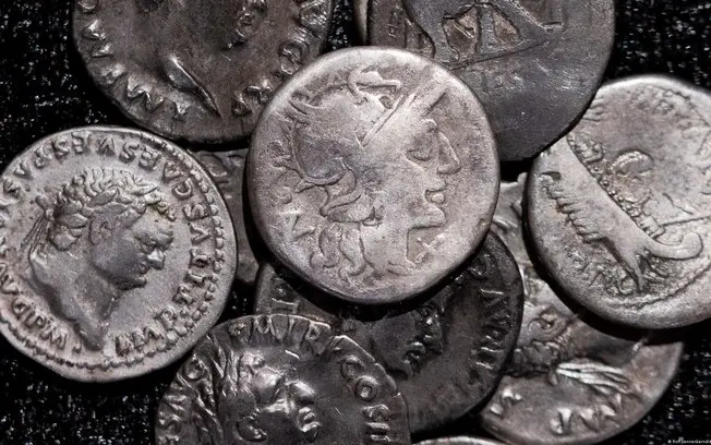 934 moedas de prata romanas foram encontradas por um amador na Alemanha. É um achado que mostra a riqueza que a naturez…