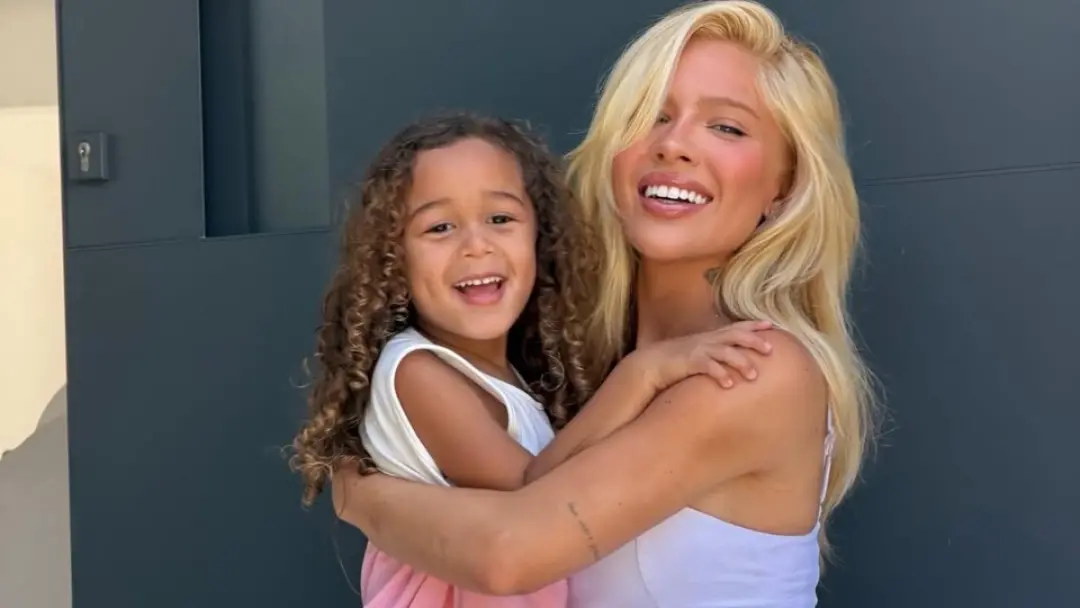 Karoline Lima conseguiu decisão judicial para suspender perfis que atacavam a filha Cecília, de 4 anos, nas redes socia…