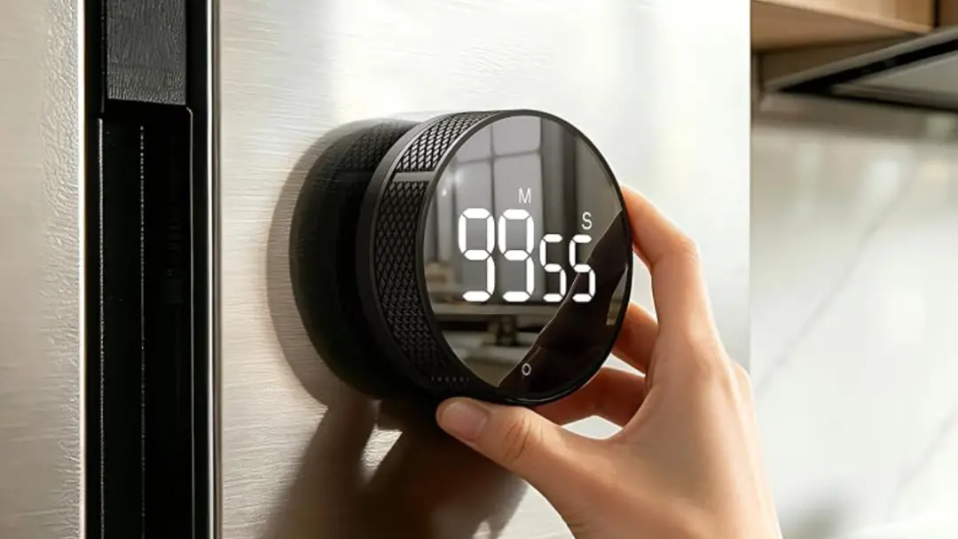 Temporizador magnético digital com anel giratório existe pra ajudar na cozinha. É um utensílio simples que facilita mui…