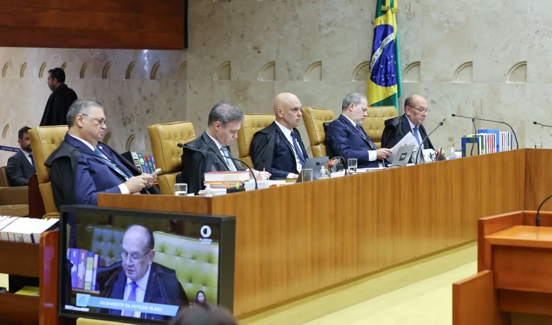 Cerca de 510 GB de dados do celular do ex banqueiro Vorcaro estão sendo analisados por equipes do STF. O volume de mens…