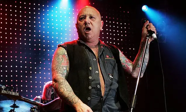 Angry Anderson faleceu aos 79 anos. Uma perda gigante pra cena do rock australiano. A música tem essa força que fica me…