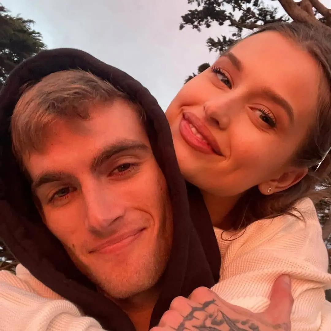Lexi Wood fez uma homenagem a Presley Gerber, que faleceu aos 27 anos, compartilhando fotos pessoais no Instagram. É tr…