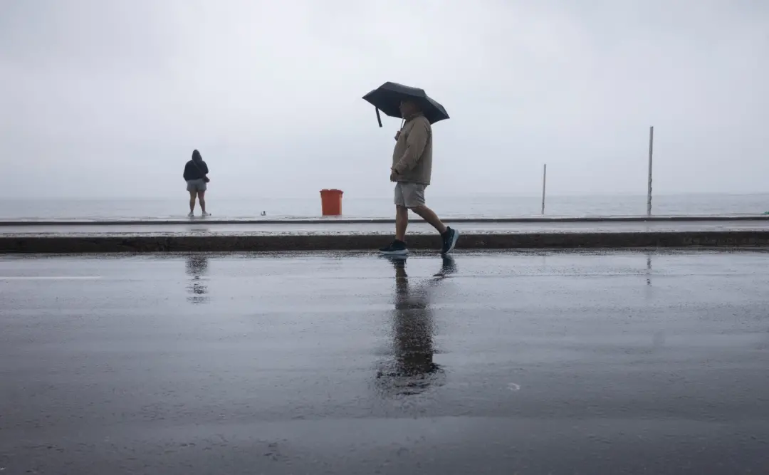 Rio de Janeiro, a primavera chega com chuva persistente e máxima de só 22 graus na quarta, caindo oito graus em um dia.…