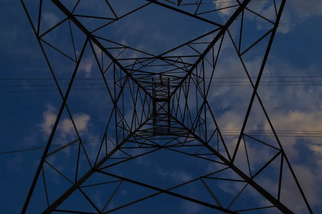 Geração solar distribuída instalou cerca de 54 GW no Brasil desde 2012, virando a segunda maior fonte de energia. A gen…
