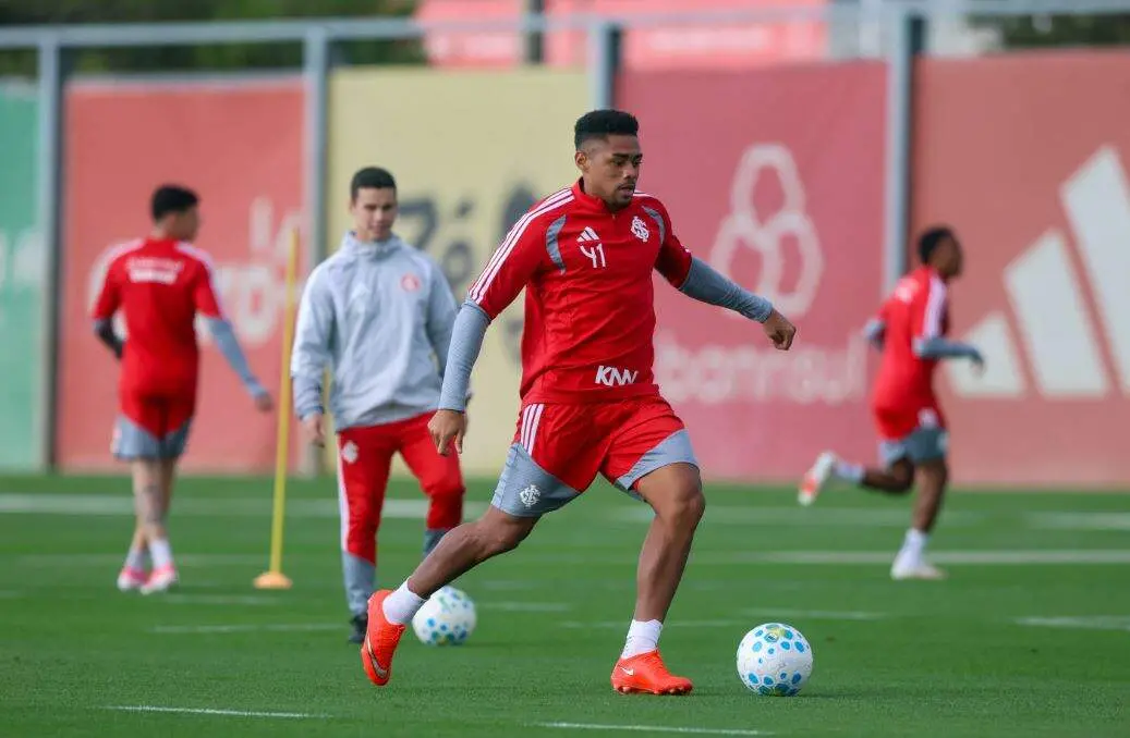 Equipe do Inter fez o primeiro treino com Pablo Fernandez após a saída de Paulo Pezzolano. O clube tem duas semanas até…