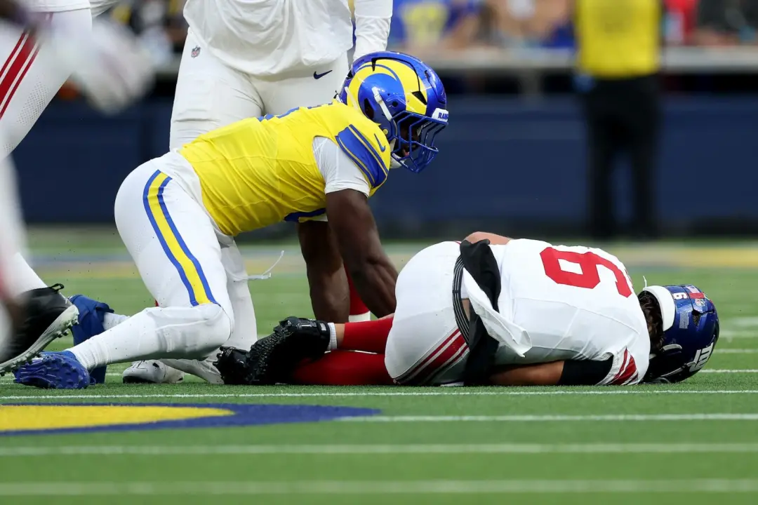Jaxson Dart sofreu uma lesão no joelho mais grave do que o esperado jogando contra os Rams em Nova York. Isso pode tirá…