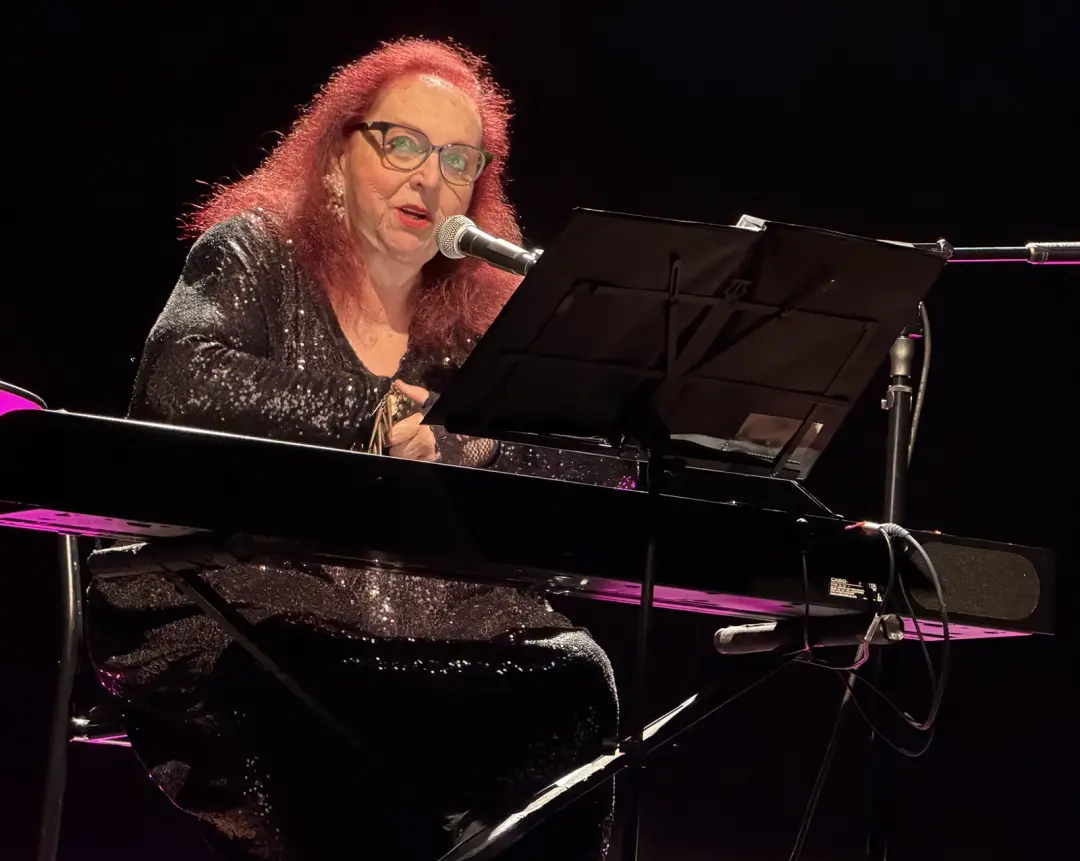 Teatro Ipanema recebeu Cida Moreira com o show Me acalmo danando, e Sérgio Sampaio foi inserido no roteiro. Essa inclus…
