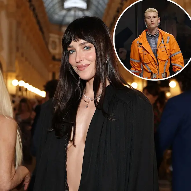 Dakota Johnson apareceu na Semana de Moda de Milão após ser vista com Machine Gun Kelly em Nova York. A aparição alimen…