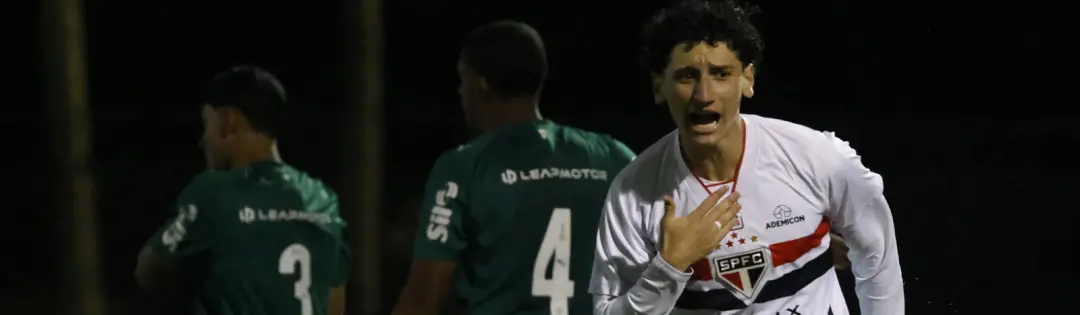 U-17 do São Paulo vence Palmeiras por 2 a 1 em Cotia. Essa vitória mostra que a juventude tá firme e com garra, mesmo q…