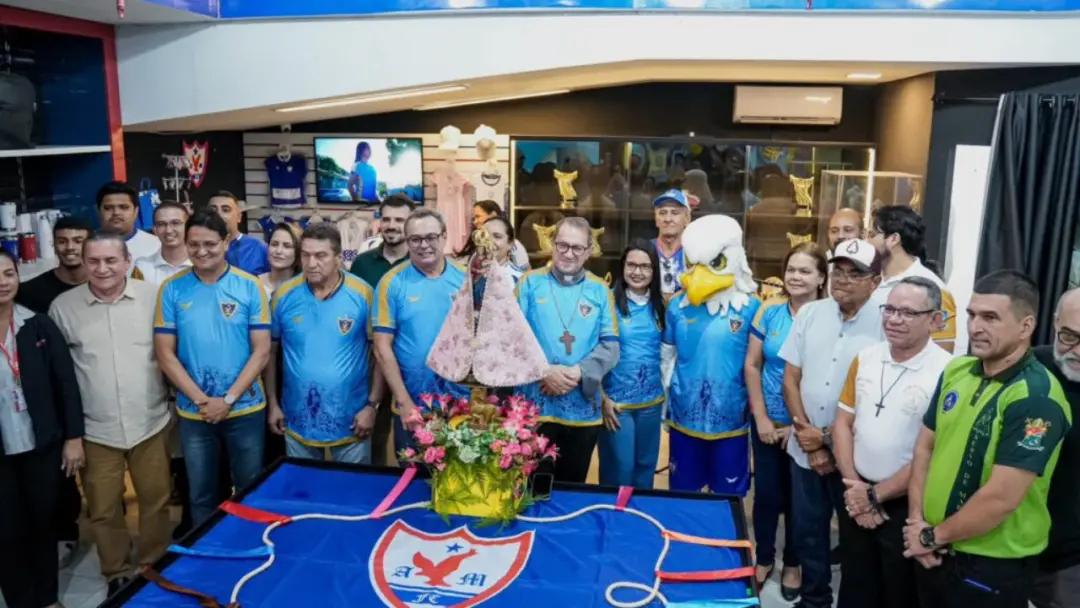 Águia de Marabá lançou camisa especial para o Círio de Nazaré em Marabá, unindo o azul do clube a símbolos da devoção e…