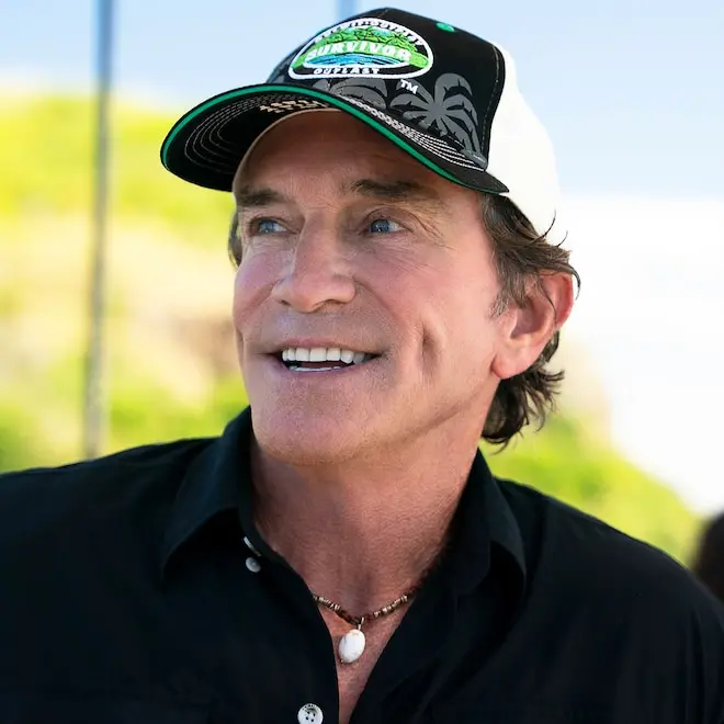 Jeff Probst explicou que Survivor continua evoluindo para superar a própria temporada, mudando o prêmio de um milhão de…