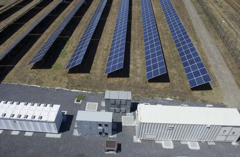 Cortes de geração atingiram 20,6% da capacidade das usinas eólicas e solares em 2025. Esse desperdício de energia limpa…