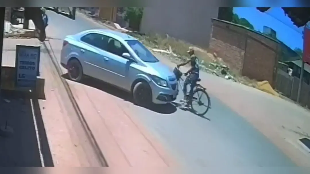 Santarém, Pará. Uma motorista suspeita de atropelar e matar um ciclista de 64 anos no bairro do Juá se apresentou à Pol…