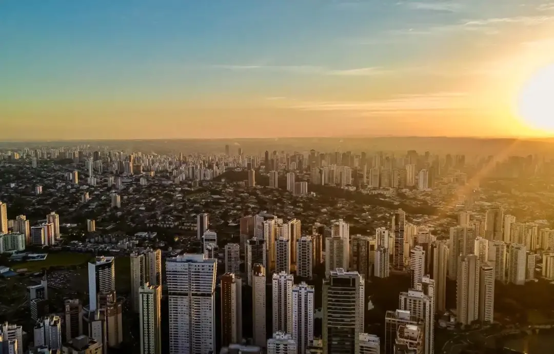 Mercado imobiliário de Goiânia fechou o semestre com R$ 4,1 bilhões em vendas. O crescimento é forte, mas a burocracia …
