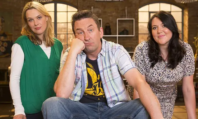 20 anos da sitcom Not Going Out foram celebrados com um documentário onde o elenco falou sobre bastidores. O episódio d…