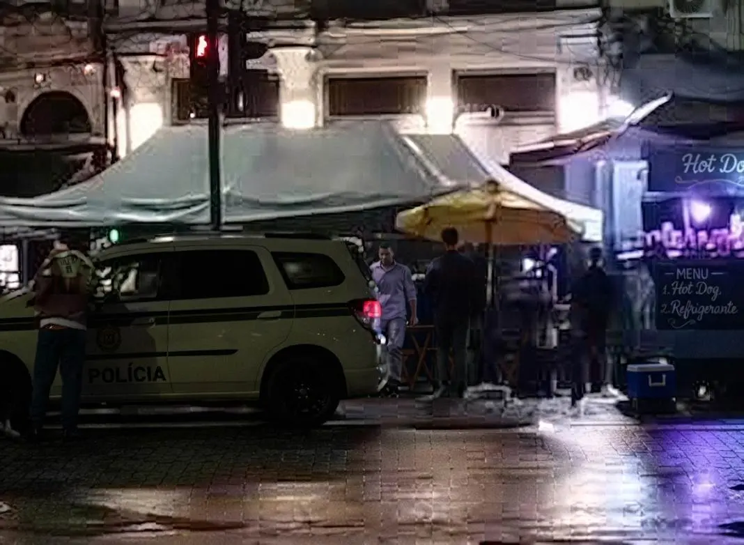 Easy, boate na Praça João Pessoa, tá causando reclamações de moradores pela madrugada. A ausência de isolamento acústic…