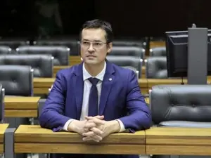 Mendonça e Nunes Marques votaram a favor de Deltan, reconhecendo risco às candidaturas. É um movimento que aponta para …