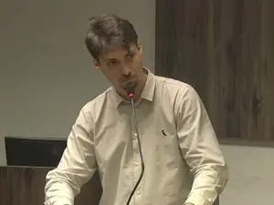 Jair Renan, vereador em Balneário Camboriú, SC, pediu para ter falta descontada e foi criticado por isso. Parece pouco …