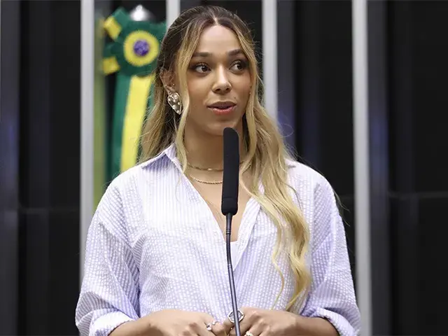 TRE-SP mandou tirar do ar vídeo do Paulo Souza com críticas a Erika Hilton. A decisão considera que referências à ident…