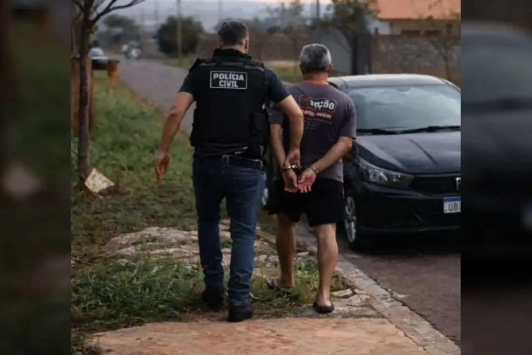 Homem de 57 anos foi preso em Iguaraçu, no Paraná, por estuprar a sobrinha dela entre os 6 e 11 anos. Condenado a 21 an…